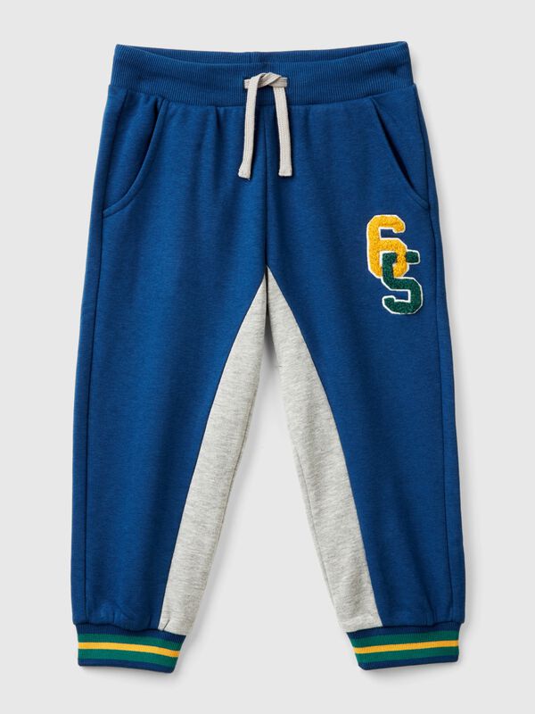 Pantalón de felpa con bordado Niño